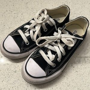 Kids Converse Size 11. Great condition